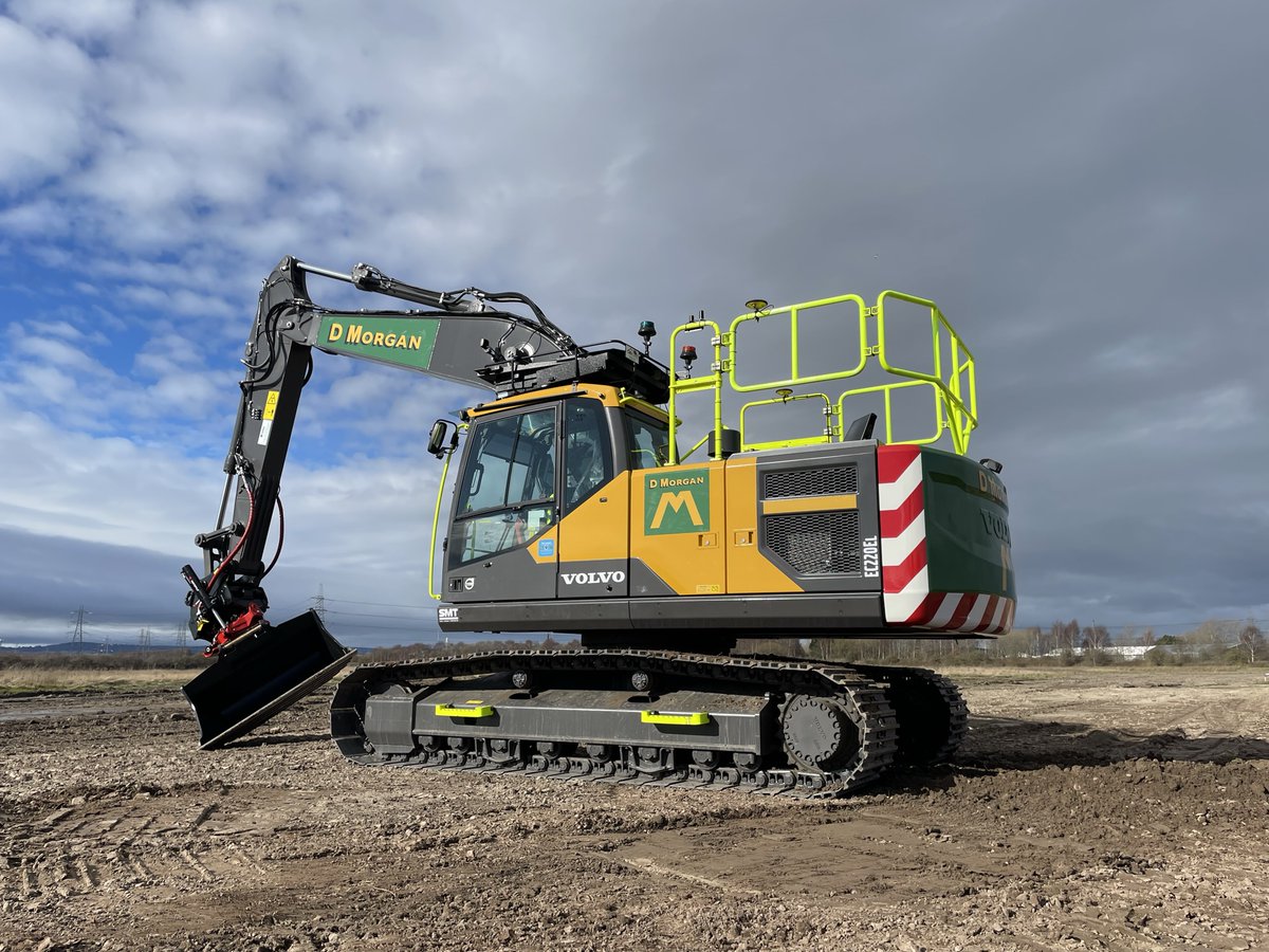 Volvo EC220EL + Rototilt Tiltrotator + Leica MC1 + Leica CoPilot = .... (We will let you give us the answer!)

@VolvoCEGlobal & @SMT_GB 
@Rototilt_UK & @Rototilt
@LeicaGeo_UKI