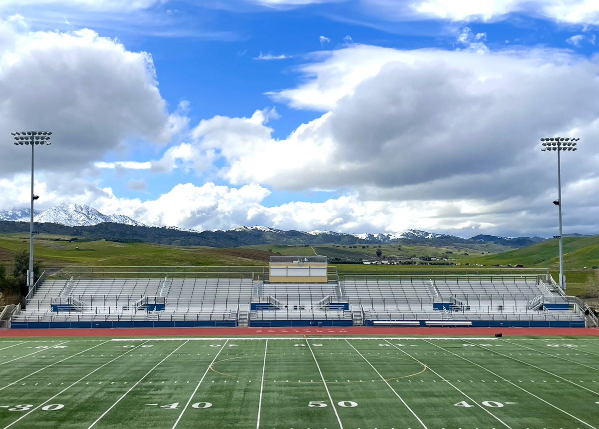 A little bit of a winter wonderland out here today. 💙💛 <a href="/RealUnclePat/">Heritage Patriots ⭐️</a> <a href="/HeritagePats/">Heritage Athletics</a> @EricVolta1