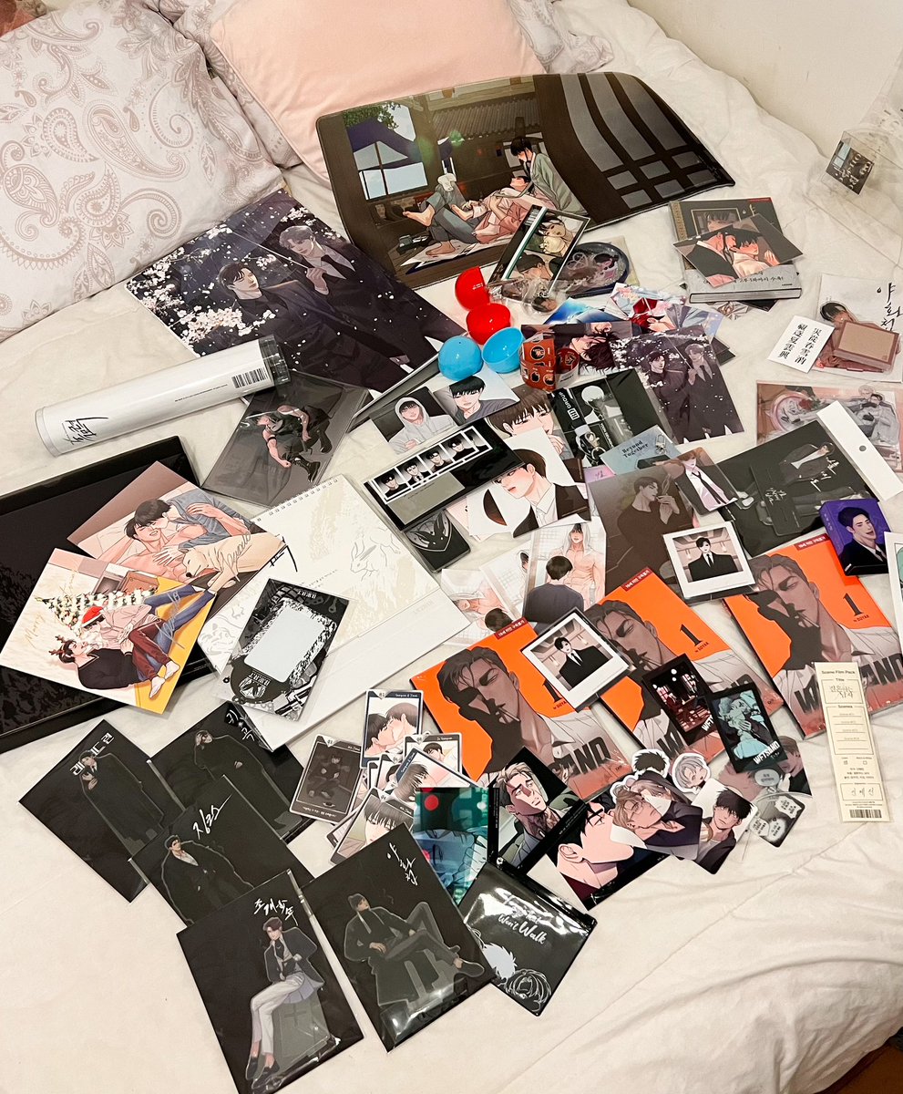 fixmilktea's tweet image. Thank u so much dear @onniskr 🤍💕🤍💕✨

#BLMerch 🌸