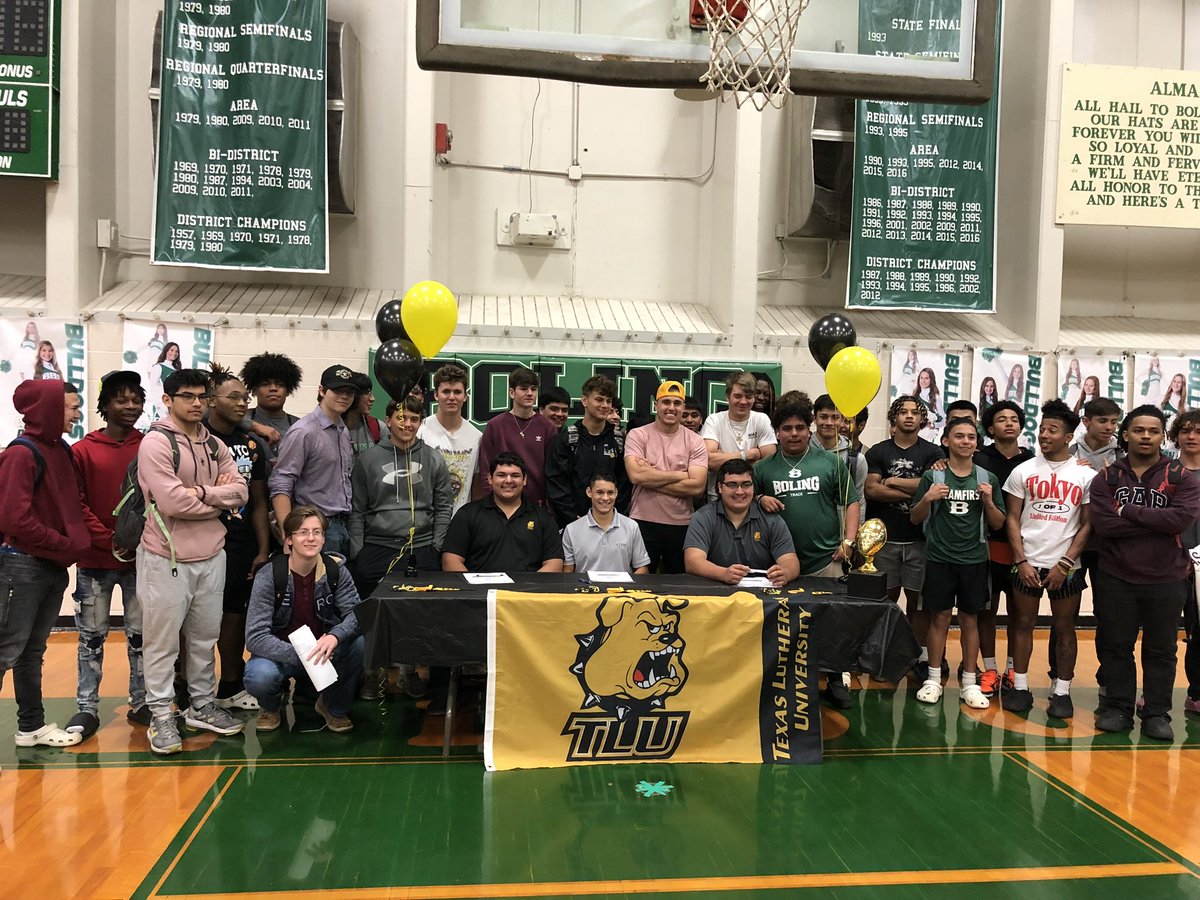 JaxsonUrbanek's tweet photo. Official 💛🖤@SethBear53  @raybert_75 @Coach_JoFo @Coach_Tingle @VincentCampos03 @NealLahue https://t.co/IuE9foV8mf