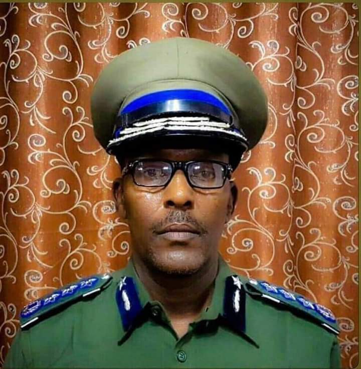 Meet General Cowle, who is senior general with Nisa . He has been serving Somalia all his life through different capacities . He's the latest victim of Damuljadid clanish government .
Somalia is increasingly becoming broken by corruption and extreme tribalism. 
#Somalia .