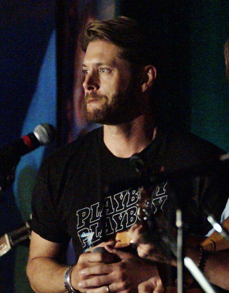 ElainaMarie89's tweet image. Tongue and lip bite.  🔥🔥🔥🔥

#SPNKC #JensenAckles