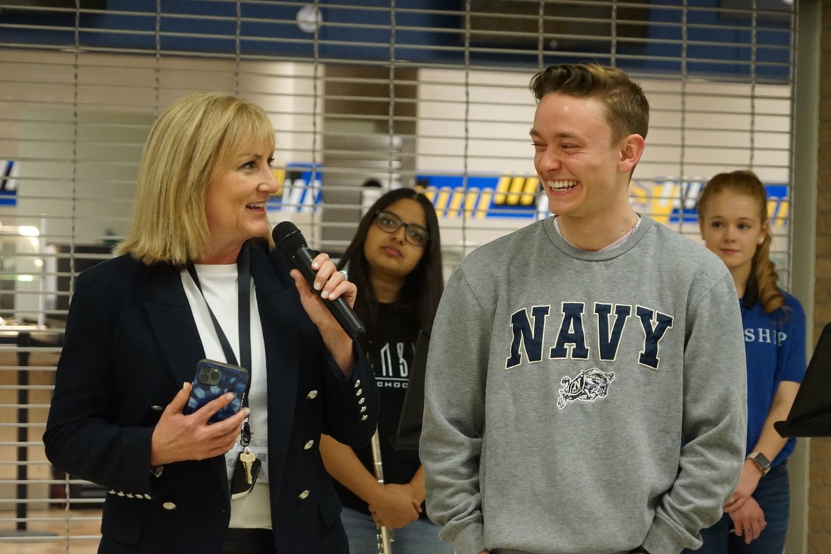 FrenshipISD's tweet photo. A BIG congrats to @FrenshipHS senior David Winger on his appointment to the US Naval Academy! This is a huge honor, &amp; on avg only 1,400 students in the US are accepted each yr. Today, he was surprised by his family, administrators, counselors, &amp; peers. We are so proud of you! https://t.co/cnqdqD8Afl