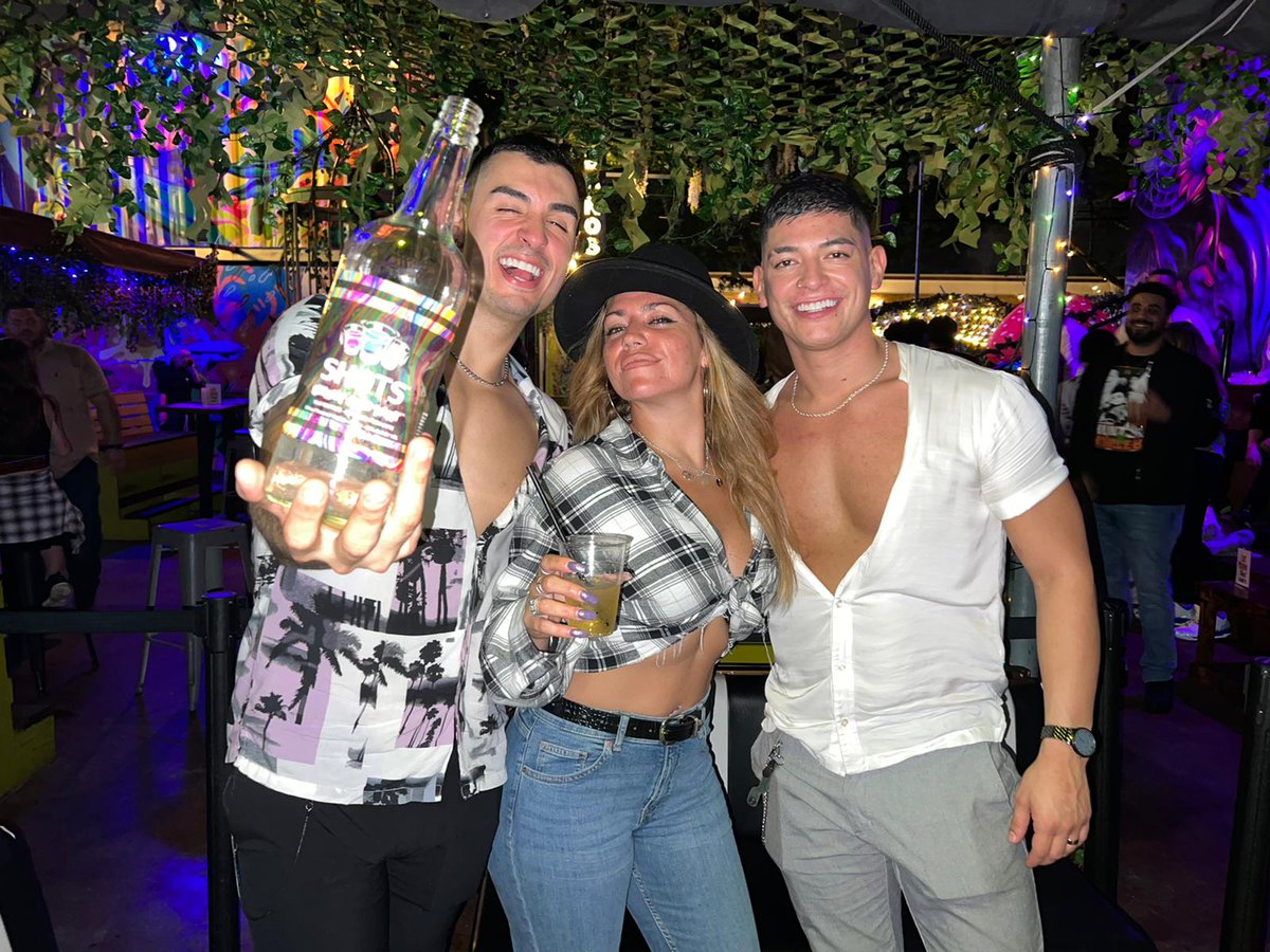 That Friday feeling is coming on strong 🙌 Get the weekend started right with SHOTS!