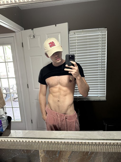 Feeling hot https://t.co/IDKgmcxyFl