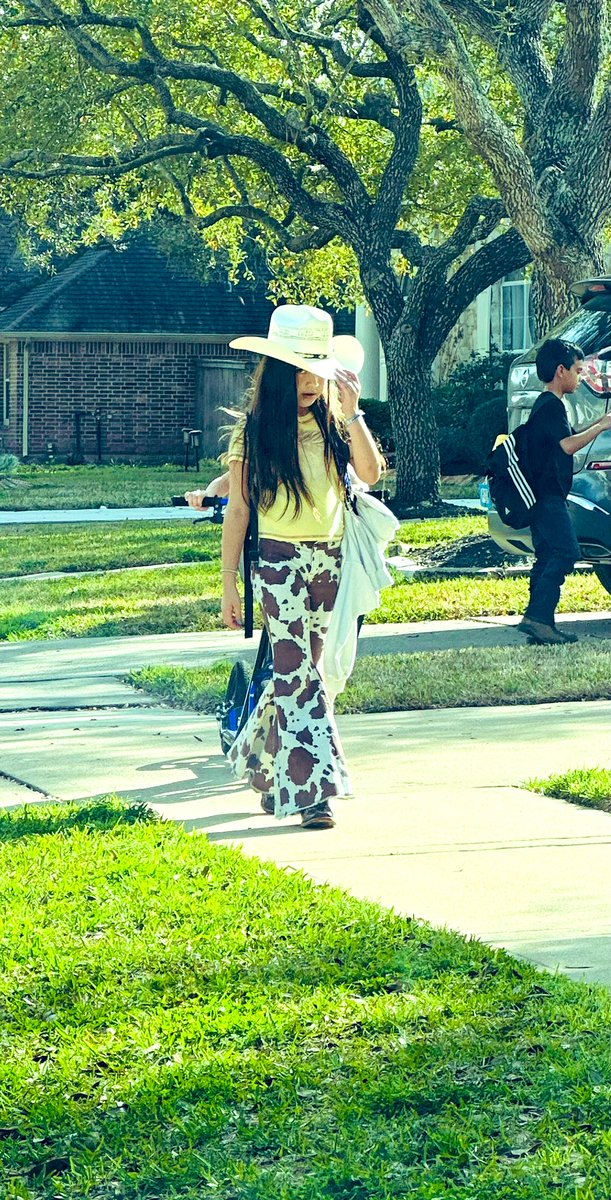 Walking home from school with style on #GoTexanDay 🤠