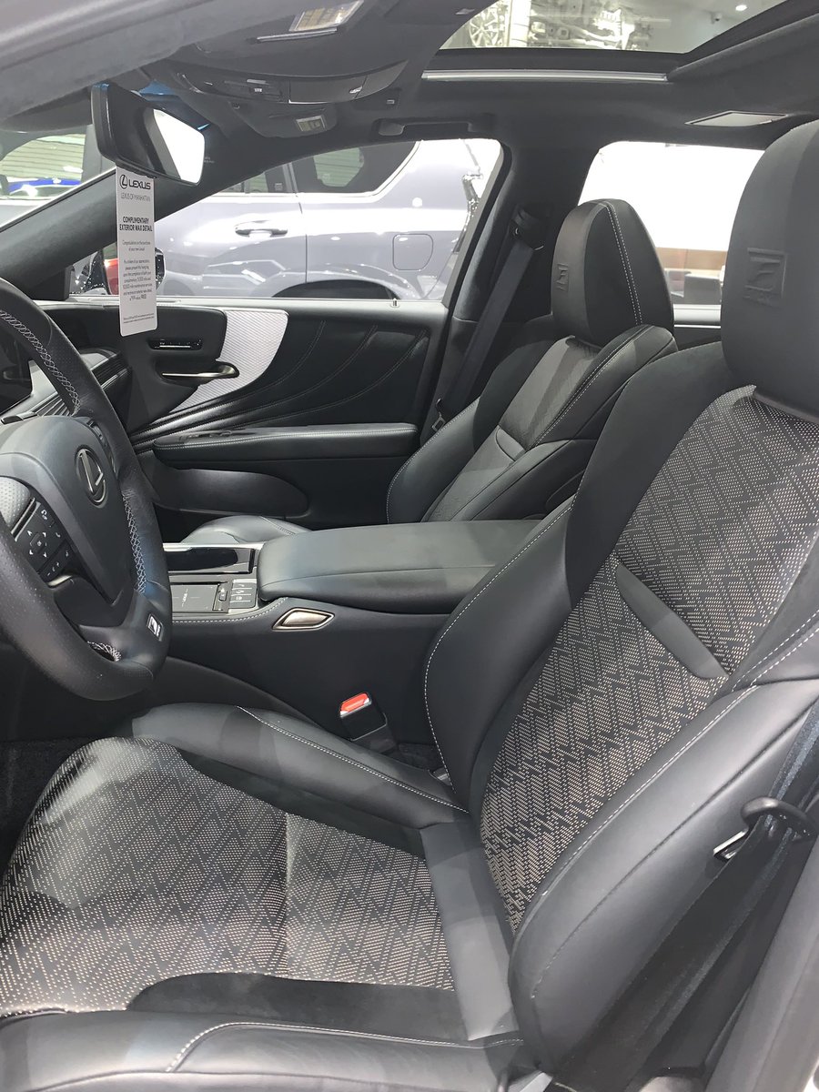 Lexus_Manhattan's tweet photo. It’s F SPORT Friday! #LexusLS500 [𝗟𝗜𝗡𝗞 𝗕𝗘𝗟𝗢𝗪] #lexusofmanhattan #lexusls #awd #fsport #hellskitchen #manhattan #nyc #carsofinstagram #carswithoutlimits #caroftheday #experienceamazing https://t.co/ACwrvjS2zw https://t.co/nUExkundbJ