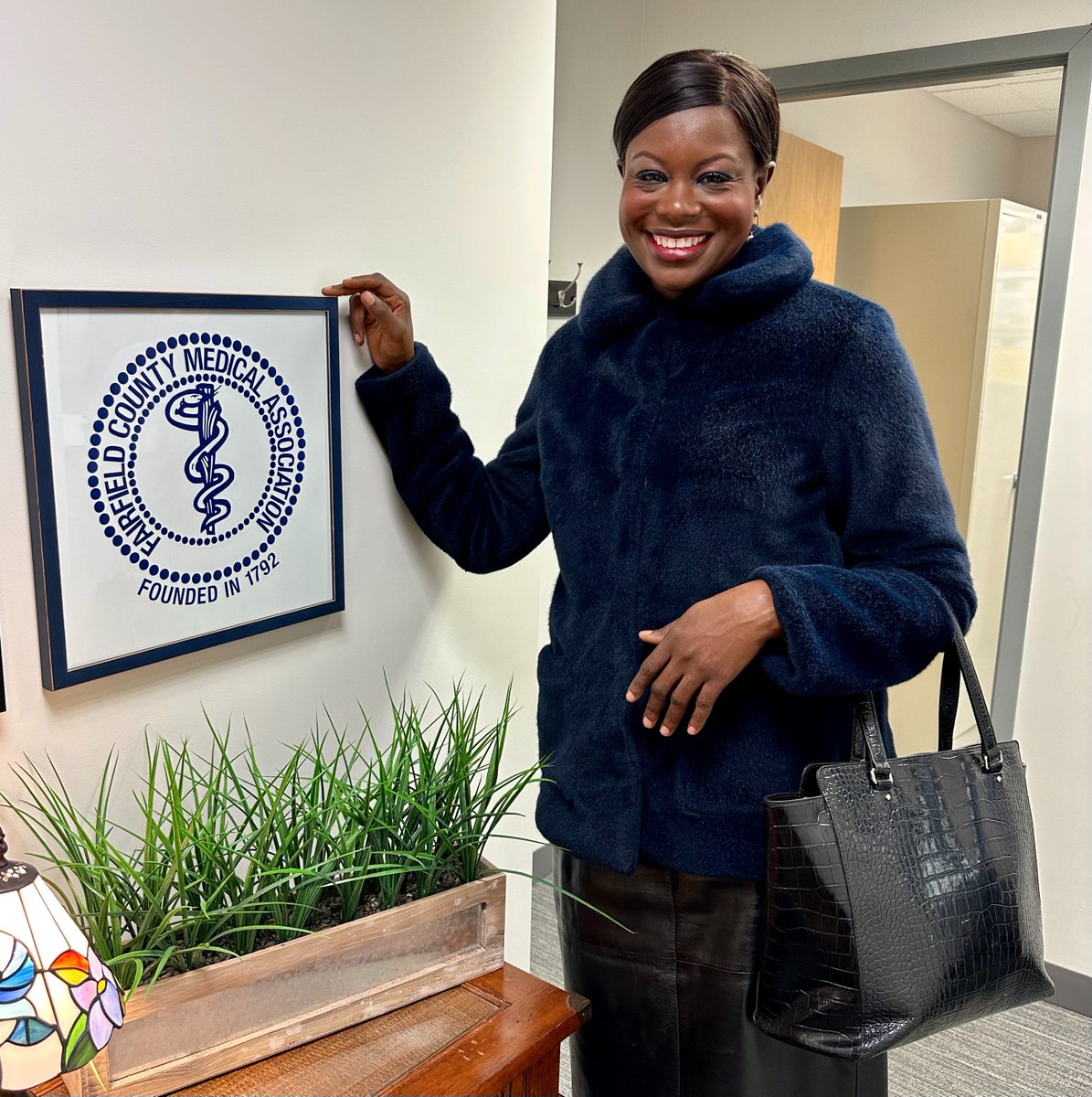 #Breast Surgeon Camelia Lawrence, MD, FACS <a href="/mdcamelia/">Camelia Lawrence, MD, FACS</a> of @HartfordHealthCare is the First Black Woman to Lead <a href="/FCMedicalAssn/">Fairfield County Medical Association</a> Since Its Founding in 1792
patch.com/connecticut/sh…