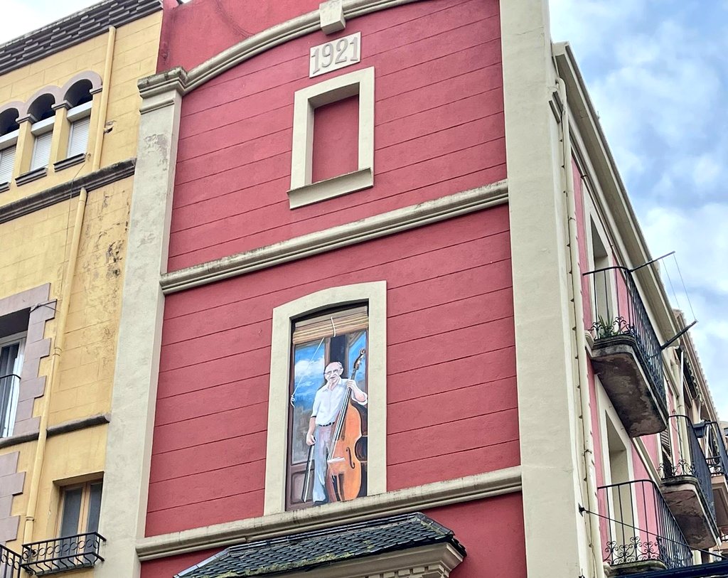 ciutatbalaguer's tweet photo. 🎶 Després d'un any amb la sardana com a protagonista, aquest cap de setmana viurem la cloenda de @Capital_Sardana amb l'estrena del "Sóc de l'Oest" del #PardalRoquer arranjada per a cobla, la presentació del mural a Enric Sauret, ballades i el concert de cloenda amb la @CoblaMil https://t.co/lz2HStfTJ1