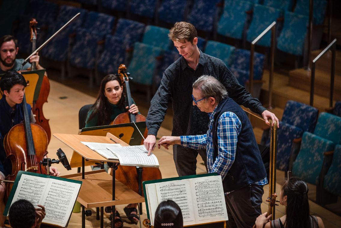 nwsymphony's tweet photo. Welcome back, @mtilsonthomas! What a joy it has been to have our Co-Founder and Artistic Director Laureate with us at the New World Center this week, where he’s been working with Fellows and mentoring @chadgoodmanmusic and Victor Huls on the podium.

#NewWorldSymphony #NWSMiami https://t.co/7V2n9gZf72