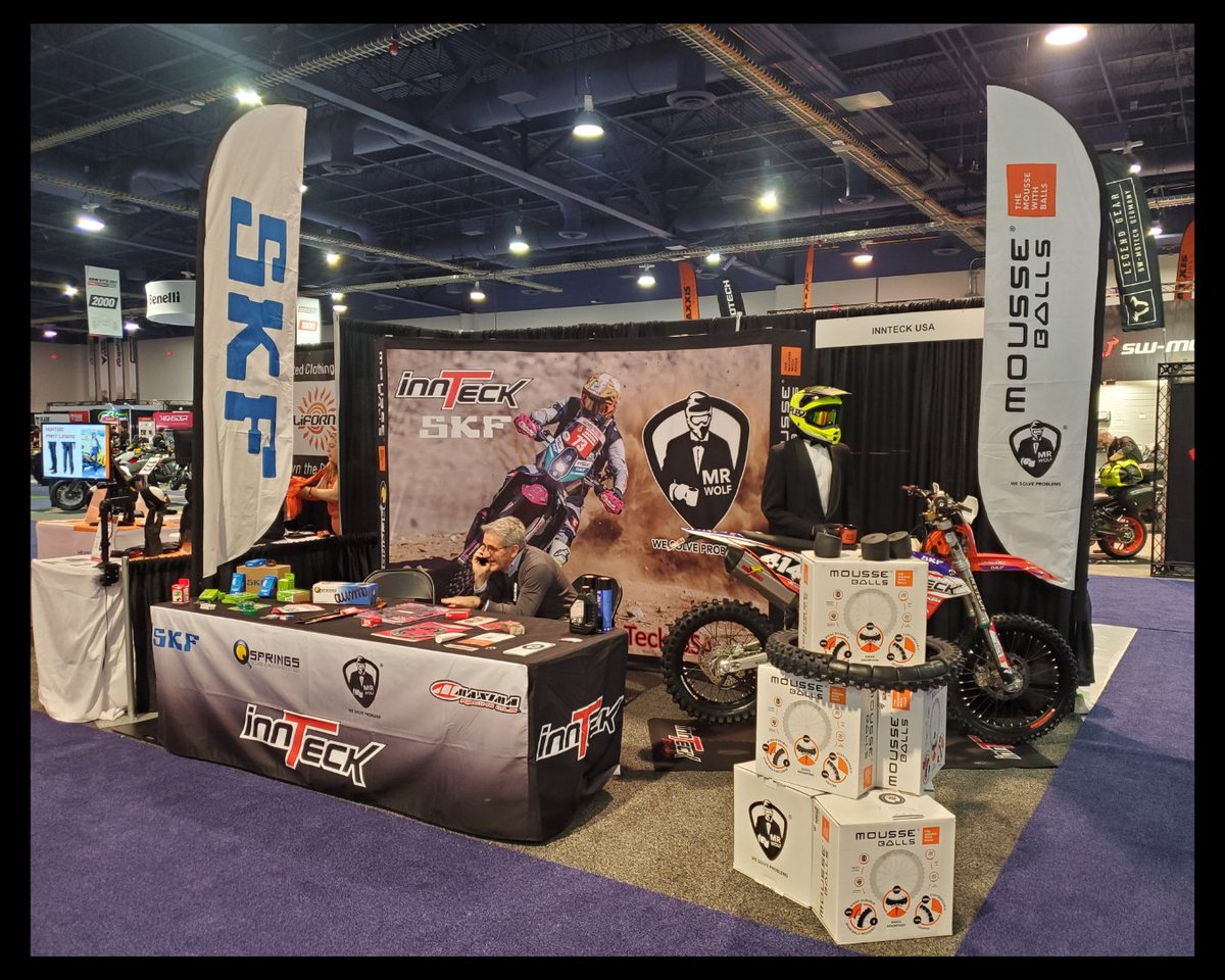 Special thanks to <a href="/MasonOttersberg/">Mason Ottersberg</a>  for spending some time with us while at <a href="/AIMExpo/">AIMExpo</a>  . To date this resident #fastguy has logged more race hours than anyone in the USA on #mousseballs ! He is still running his original set with over 60 hours on them!
<a href="/MrWolfSolve/">MrWolf</a> 
#mrwolfsolve