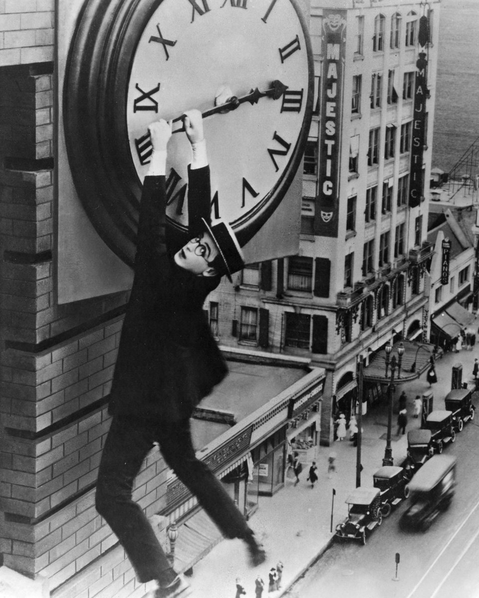 WE ARE OPENING LATE TONIGHT!

Congress Street Up's public evening service will be starting at 8:30PM tonight, February 24th, 2023. It's the same great cocktail menu, just a little later in the night. We will see you then!
*
**
***
#CSU #Savannah #SavannahSpeakeasy #VisitSavannah