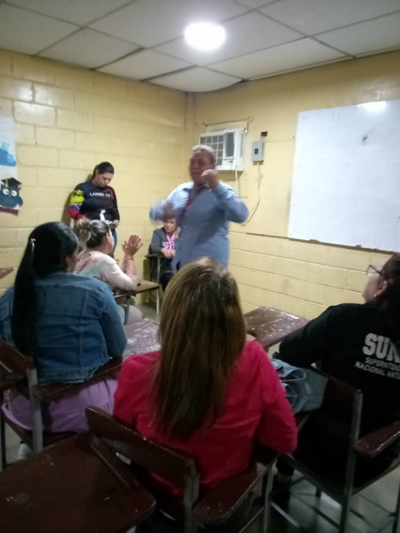 IdennaZulia's tweet photo. Equipo multidisciplinario de @IdennaZulia participó en la asamblea de padres, madres y representantes de los estudiantes de la U.E. "Liceo Adventista" para presentar los "Programas de Protección y Prevención" del #EnteRector en #SanFrancisco #Zulia @NicolasMaduro @ConCiliaFlores https://t.co/zIwClkOony