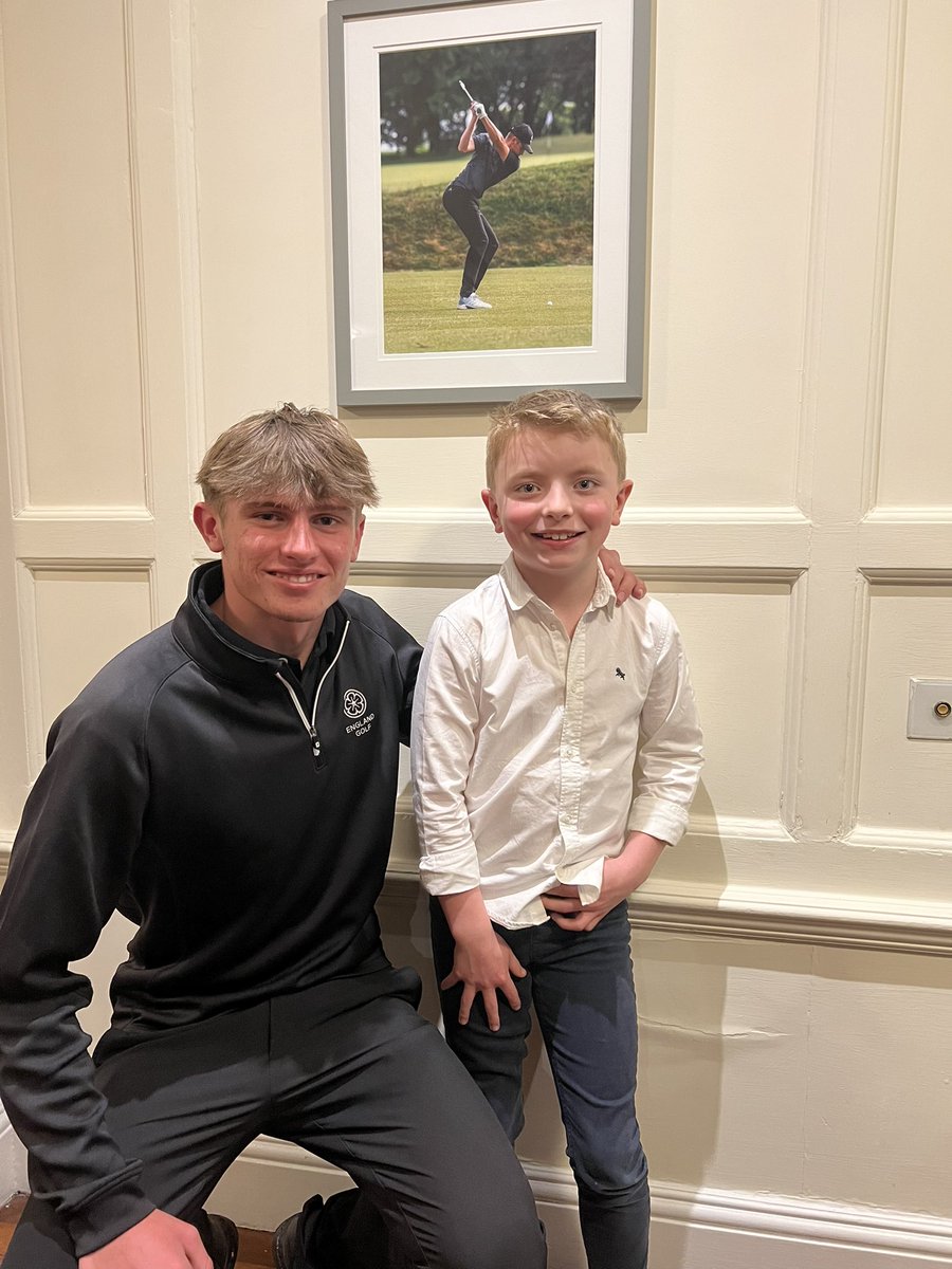 EmilyWalsh88's tweet photo. @LinksGolfClub18 Best night ever for Rory! https://t.co/KEERr4cFoI