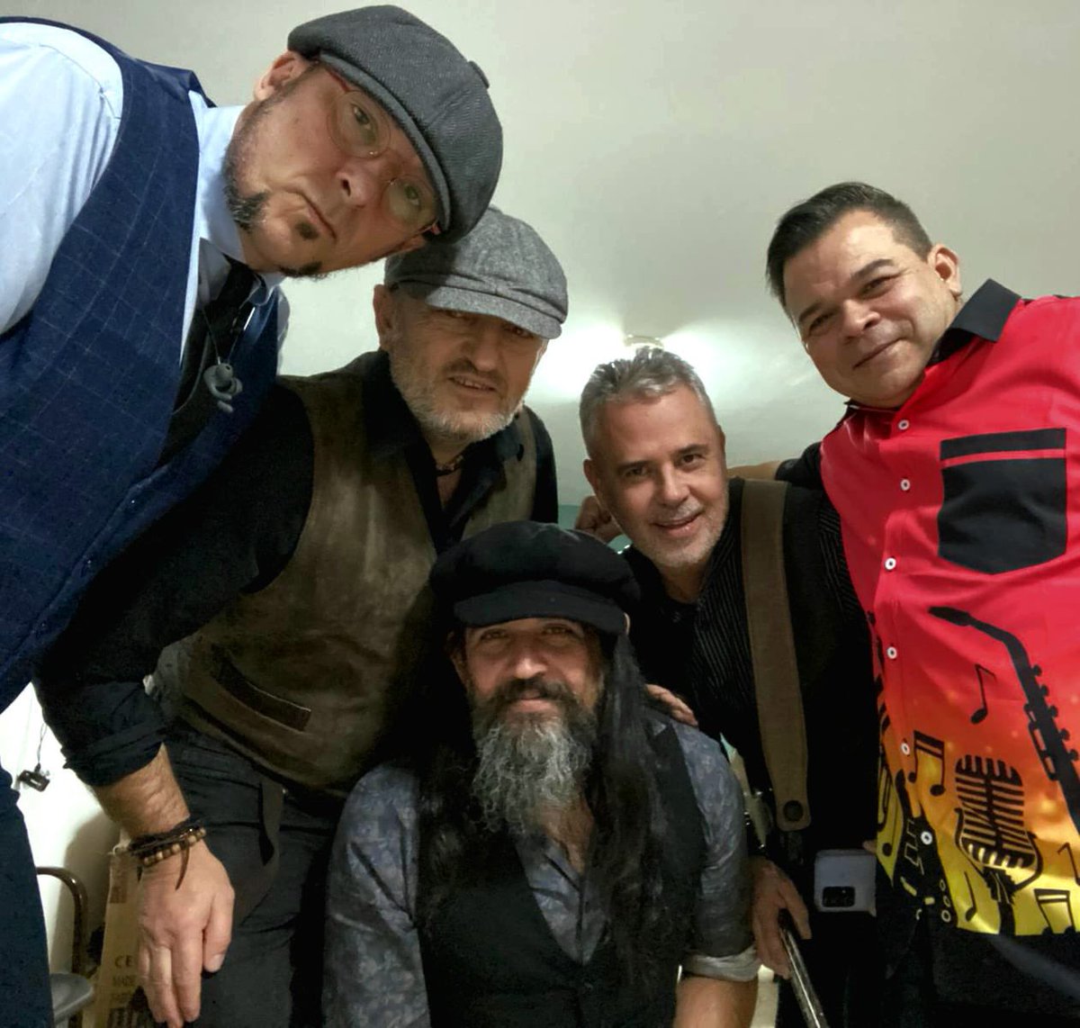 Preparados para salir al escenario de Cebreros Suena.