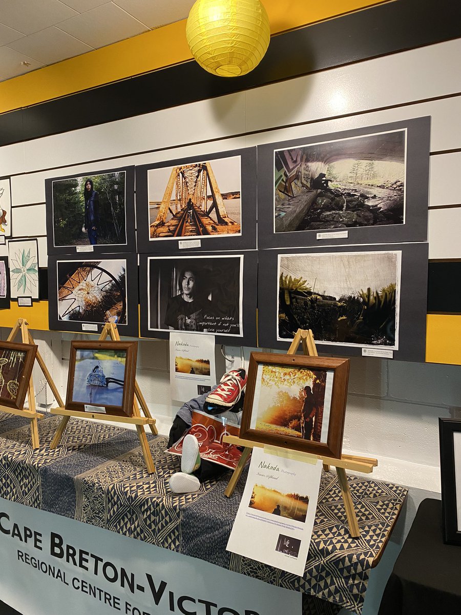 worldliveas1's tweet photo. CBVRCE Art show at this weekends Eagles games at Centre200.#RHS,#CBVRCE,#CBEagles https://t.co/Jp8OsI6ZCf