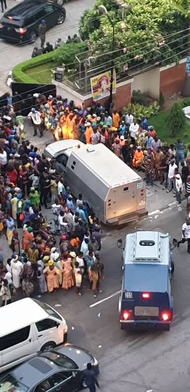 Spotlight on #PeterObi #Obidatti023 (@Spotlight_Abby) on Twitter photo 2023-02-24 22:02:41 Many of the things we lost in the last 8 years were found inside these two bullion vans. Worse, these bullion vans now missed their ways to Bourdillion!
We don't want to lose more things in the next 8 years! Vote wisely! #PeterObiForPresident2023
#PeterObiForPresident Many of the things we lost in the last 8 years were found inside these two bullion vans. Worse, these bullion vans now missed their ways to Bourdillion!
We don't want to lose more things in the next 8 years! Vote wisely! #PeterObiForPresident2023
#PeterObiForPresident
