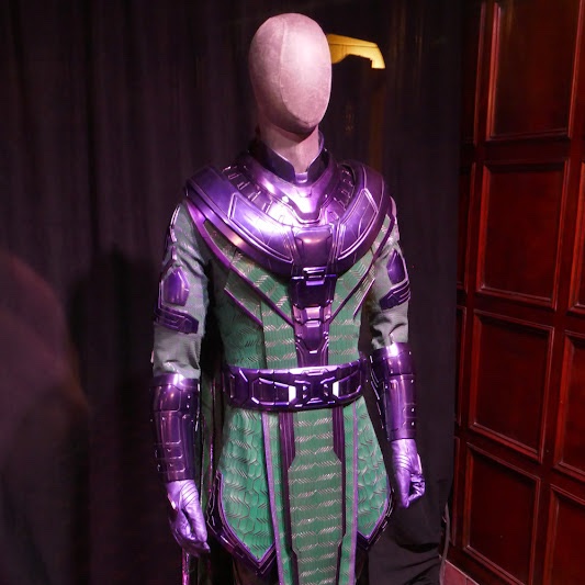 #MCU fans can anjoy a closer look at #JonathanMajors #KangTheConqueror costume from #AntManAndTheWaspQuantumania on display at the #ElCapitanTheatre bit.ly/3SpbOvH