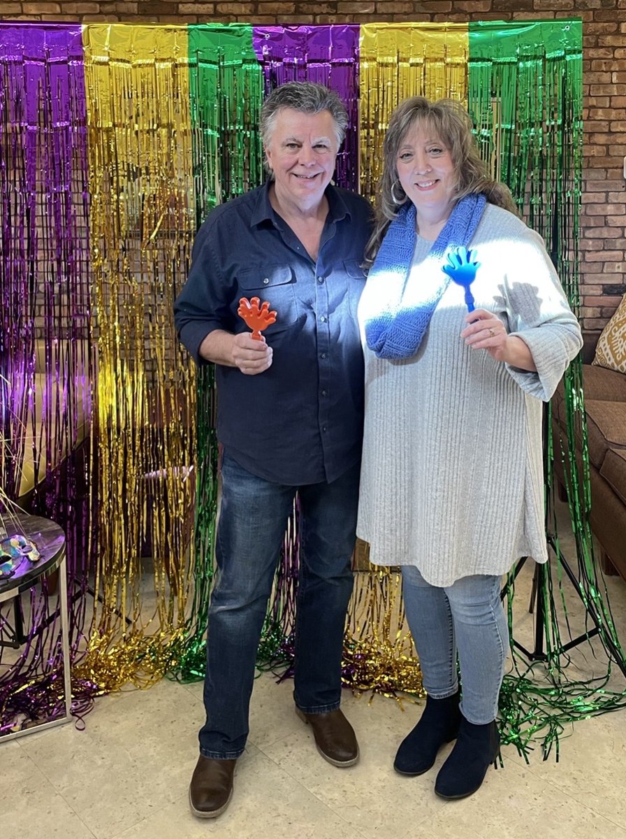 Our Entertainers Michael and LuAnn give Stonecroft Health Campus a High 5! #giveusahigh5 #stonecrofthealthcampus #trilogyliving ✨💚