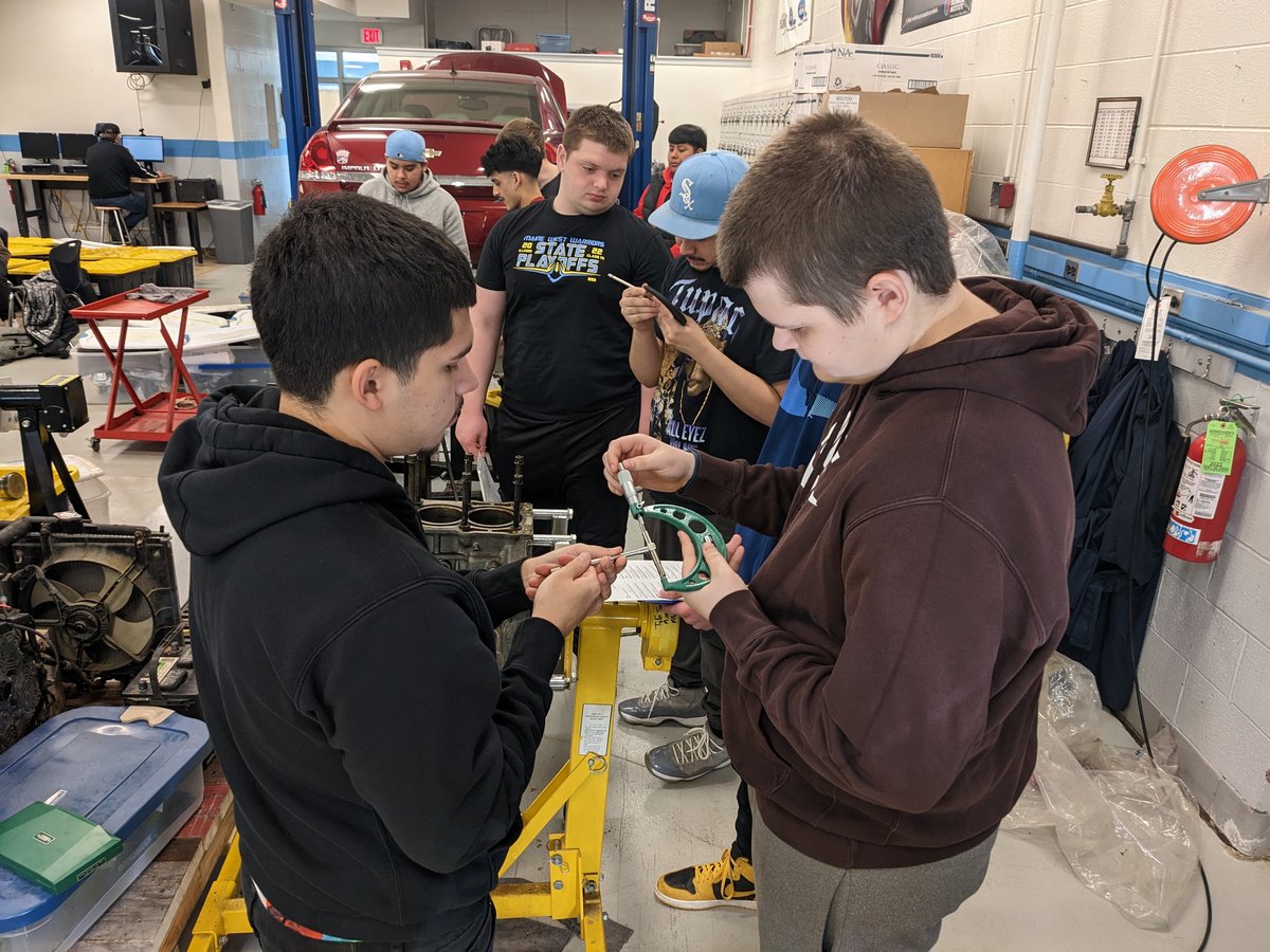 #207Gearheads getting some precision measurement done in Auto Service class today.