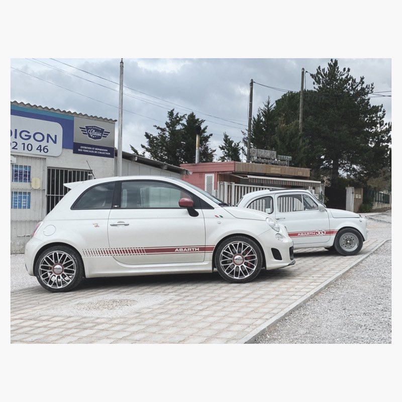 Fiat 500 abarth 

#fiat #fiat500 #fiat500abarth #vintagecar #oldcars #oldcar #carofinstagram #carsofinstagram #twins ##youngtimer #carspotting #streetphotography #carspotter #wipplay #grainedephotographe #legoutdesfollowers #instacars #fisheyelemag #reponsesphoto #parkedcar