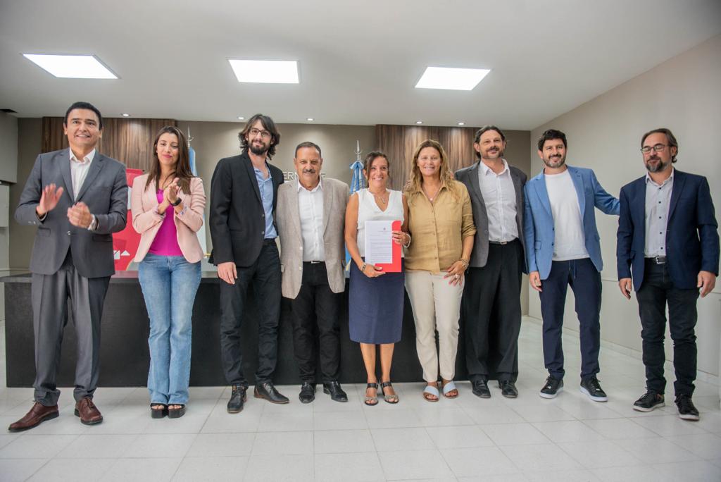 QuintelaRicardo's tweet photo. Ademas, presentamos el Programa Federal Equipar Ciencia para la adquisición de equipamiento que contribuirá con el fortalecimiento de las capacidades de investigación científica y al crecimiento de los servicios para que al fin tengamos la provincia por la que venimos trabajando. https://t.co/6vOvCnzVtO