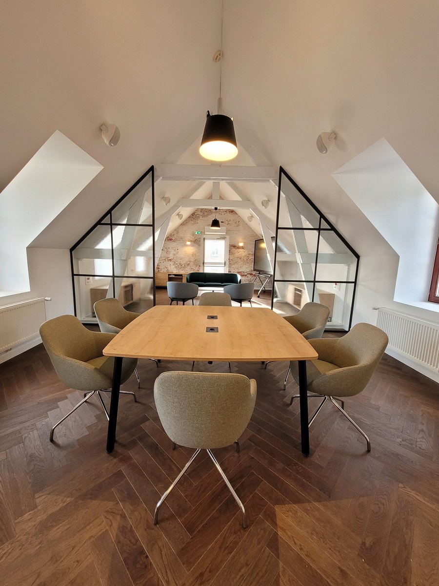 Une très belle rénovation d’une salle à la Préfecture de Belfort. Avec écran Hisense Pro touch 86 pouces et Ecler pour la sonorisation <a href="/eclerofficial/">Ecler</a> <a href="/HisenseB2B/">Hisense B2B Europe</a>