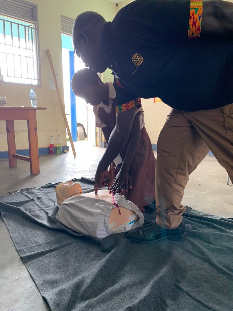 Ochieng1908's tweet photo. With her own hands, she's moulding her career dreams in medicine and surgery. Just give her the headgirl the headwind opportunity and guidance. @RotaryNkumba thanks for the opportunity. https://t.co/vqrlbqrrt7
