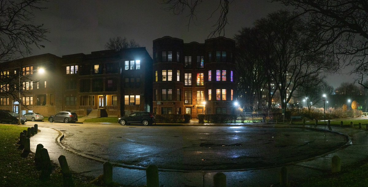 andrewcrepp's tweet photo. Hi Twitter! Trying out some spookier stuff lately, here’s one of my favorites from my neighborhood of Hyde Park, Chicago. https://t.co/CgXW33ikjS