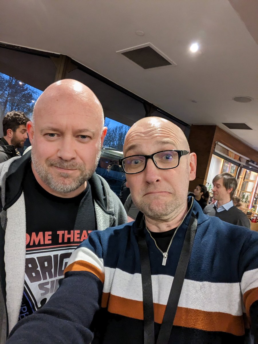Mark Craven (@thecrav) on Twitter photo Finally met the legend <a href="/LegalBeagleOK/">Steve George 🇳🇿⚖️🎬🏉</a> at the #bristolhifishow! Finally met the legend <a href="/LegalBeagleOK/">Steve George 🇳🇿⚖️🎬🏉</a> at the #bristolhifishow!