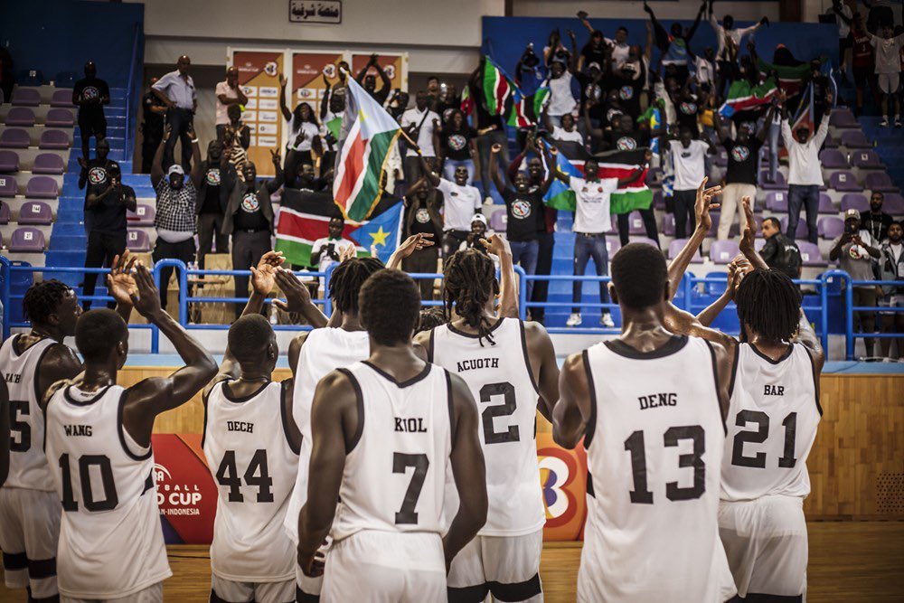 Il Sudan del Sud si è qualificato ai Mondiali di Basket. Non hanno mai giocato in casa perchè non hanno palasport. 4 giocatori sono orfani a causa della guerra, 2 sono nati in campi profughi. Una impresa incredibile.

Ve la raccontiamo qui:
➡️ facebook.com/LaGiornataTipo…