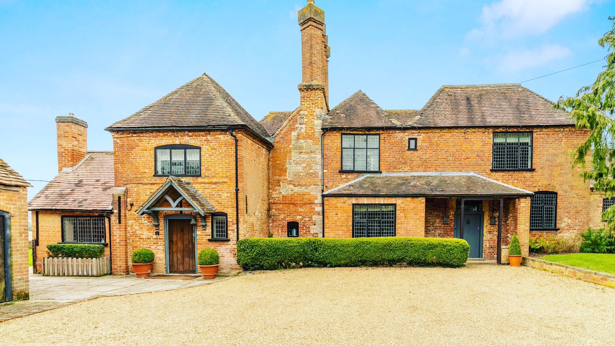Did you know that Ragley had recently launched a portfolio of Holiday Rentals? So whether you’re visiting one of our events this summer, or looking for a break to the countryside, why not check out our properties today at boltholeretreats.co.uk/destinations/r…