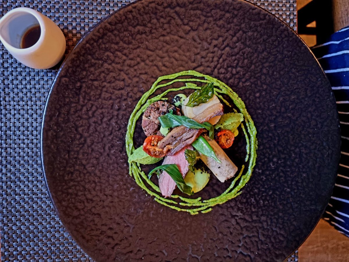 Assists of hogget, roast loin, confit leg, braised hogget croustillant, belly bacon, boulangere potato, wild garlic pesto, pea purée and a roasting jus gras  #purslanerestaurant #edinburgh #stockbridge #hogget @macduff1890_ @stockbridgelocal