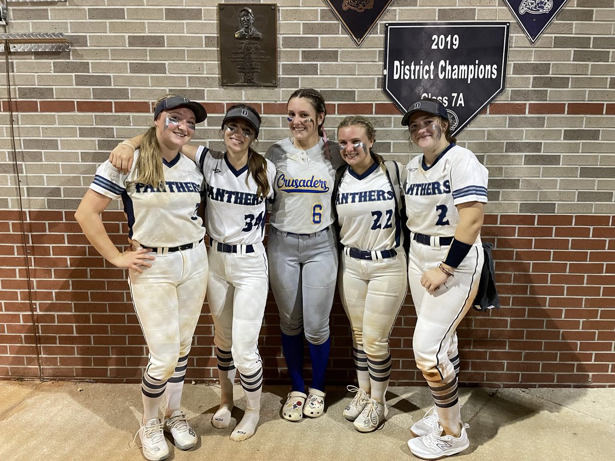 Together again! 

<a href="/KaylaSejnoha/">Kayla Sejnoha</a> <a href="/SophiaColangel1/">Sophia Colangelo</a> <a href="/Miranda10098/">Miranda Hamilton</a> <a href="/annamcgreevy24/">Anna McGreevy</a>