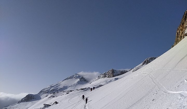 EscuderoPep's tweet photo. @AnetoSeguro @internetfam @112Aragon @aragonturismo @ValleBenasque @ribagorzaturism Qué foto + preciosa! 👌 🏔️ ..os comparto una de marzo de 2022 https://t.co/FQ5b5pleoC