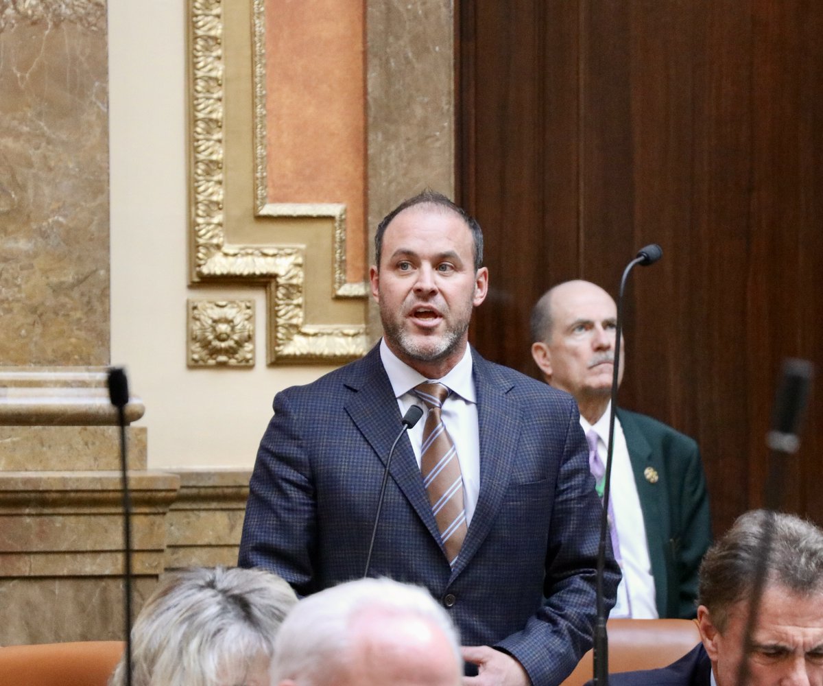 utahhousereps's tweet photo. This morning, the House passed H.B. 419, which creates the office of the Great Salt Lake Commissioner to coordinate efforts and ensure all state agencies pull in one unified direction to save the GSL. We are committed to returning the GSL to healthy levels. #UtahWayTogether https://t.co/K6896BVJvf