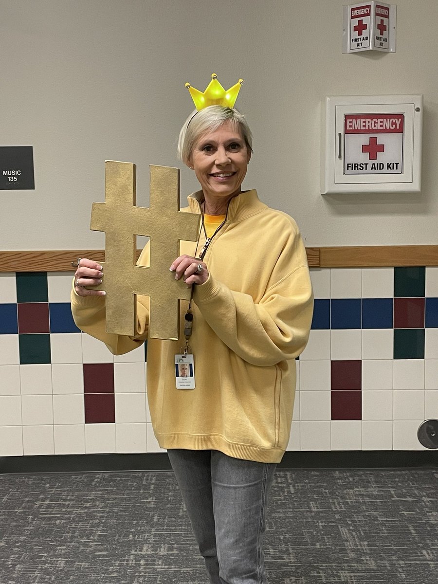 Mrs. Moore tweet media