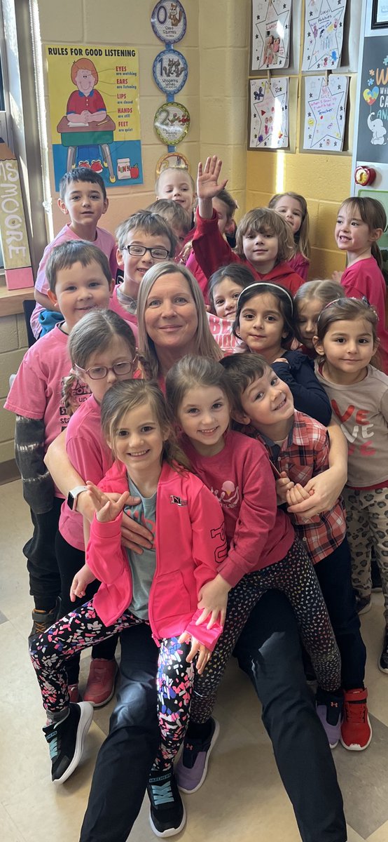 MooreTannis's tweet photo. Pink Shirt Day with this K crew! #kindiscool #seaofpink https://t.co/PzolXOb2b1