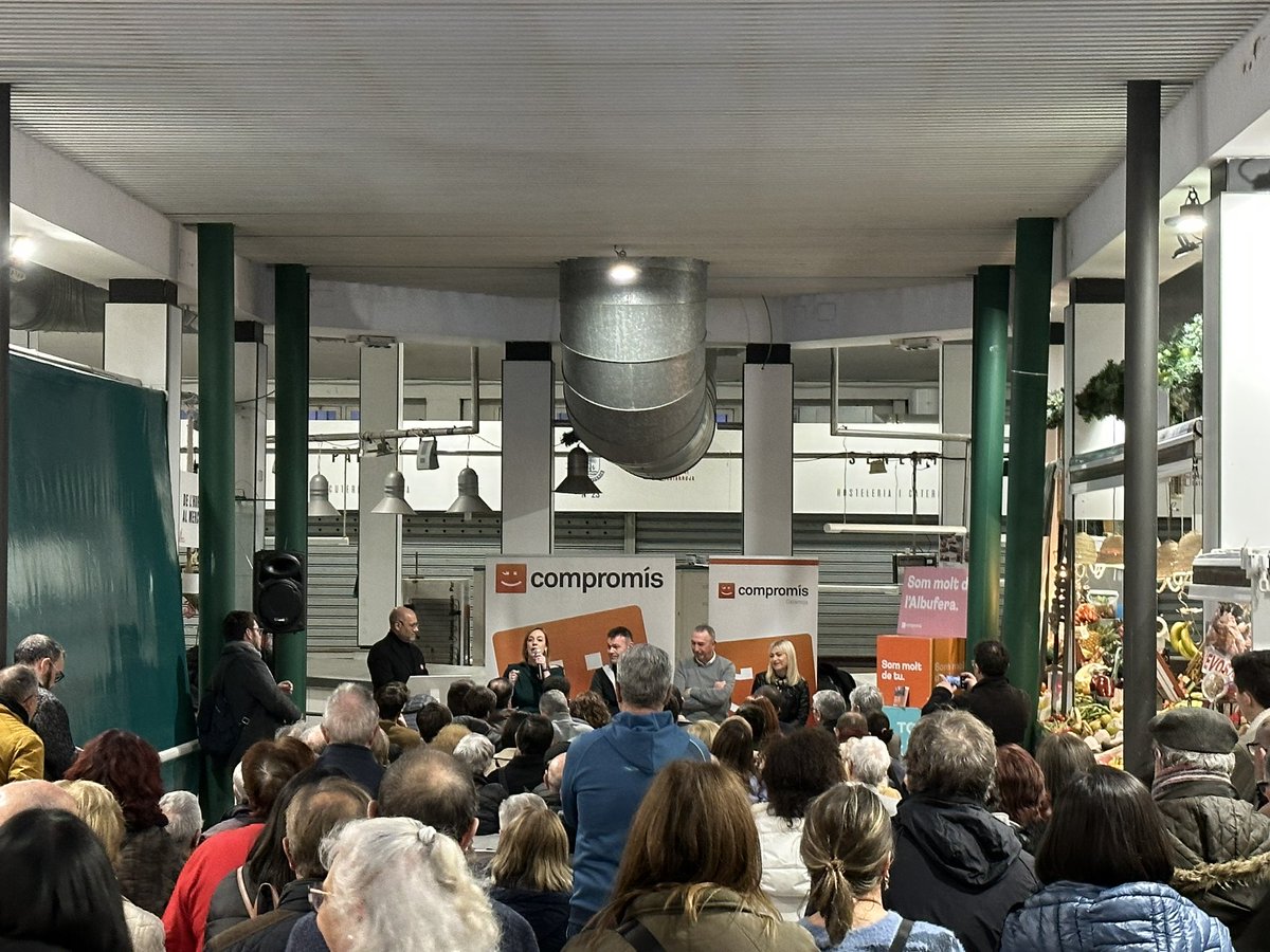 Amb els companys de <a href="/compromis_cata/">Compromís Catarroja</a>  a la presentació de la candidatura  de <a href="/jesusmonzo/">Jesús Monzó</a> per a renovar com Alcalde de Catarroja.