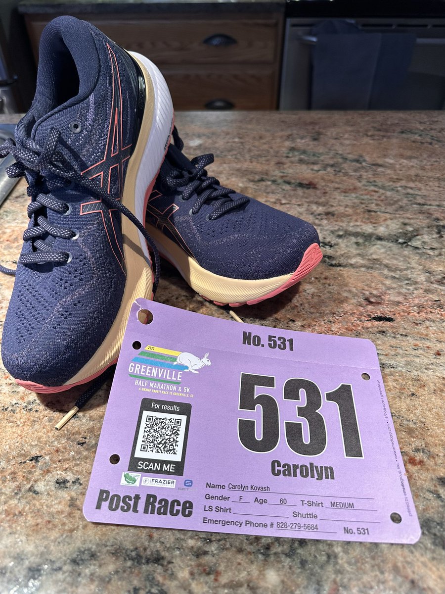 ckovash's tweet photo. Race ready! #GreenvilleHalfMarathon #WhiteSoxRunclub #RunAVL https://t.co/g4R5f2T10a
