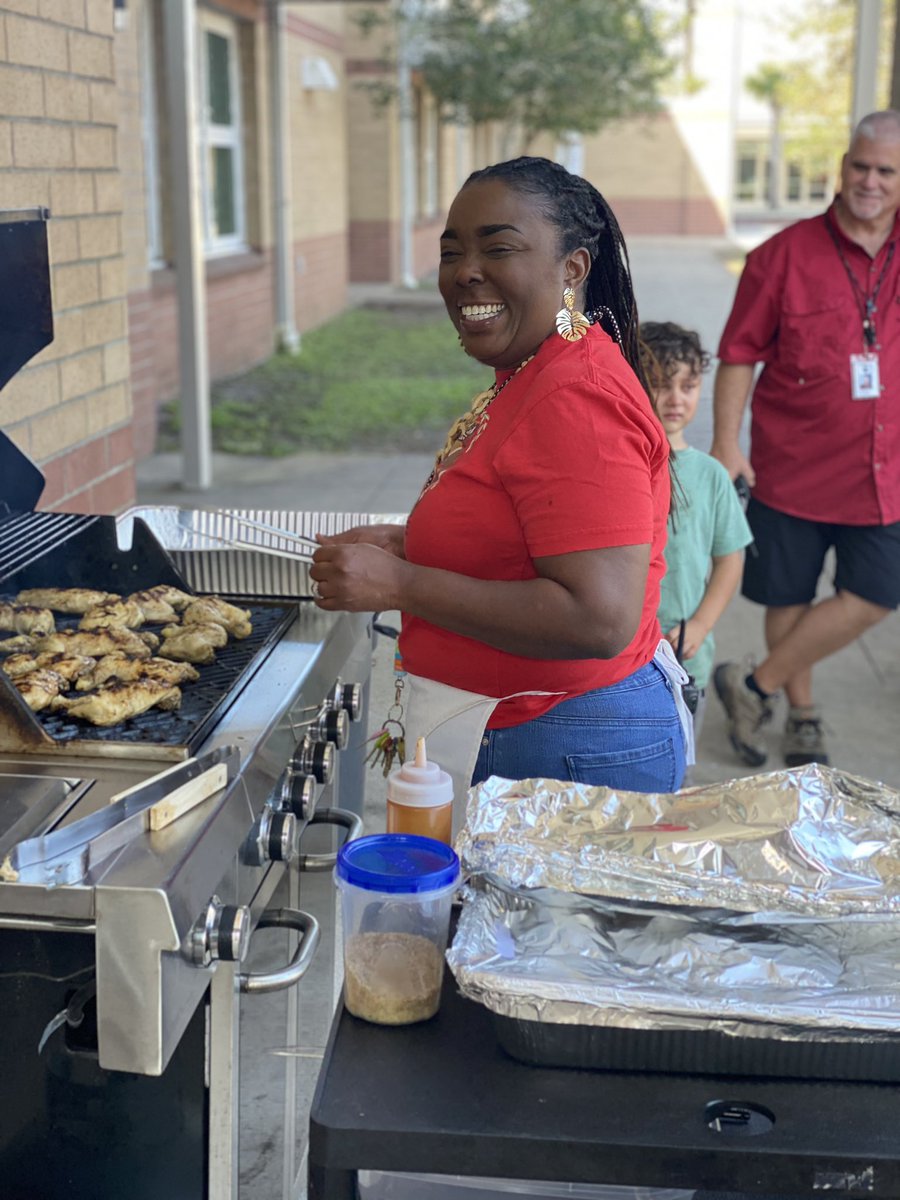 <a href="/ChampionElBears/">Champion Elementary</a> <a href="/cmfuller92/">Chrissy Fuller</a> <a href="/AllProDad/">All Pro Dad</a> @Rushing_Teach . Man when you have a Principal and Admin showing the love on the grill for their entire staff. It’s just awesome.