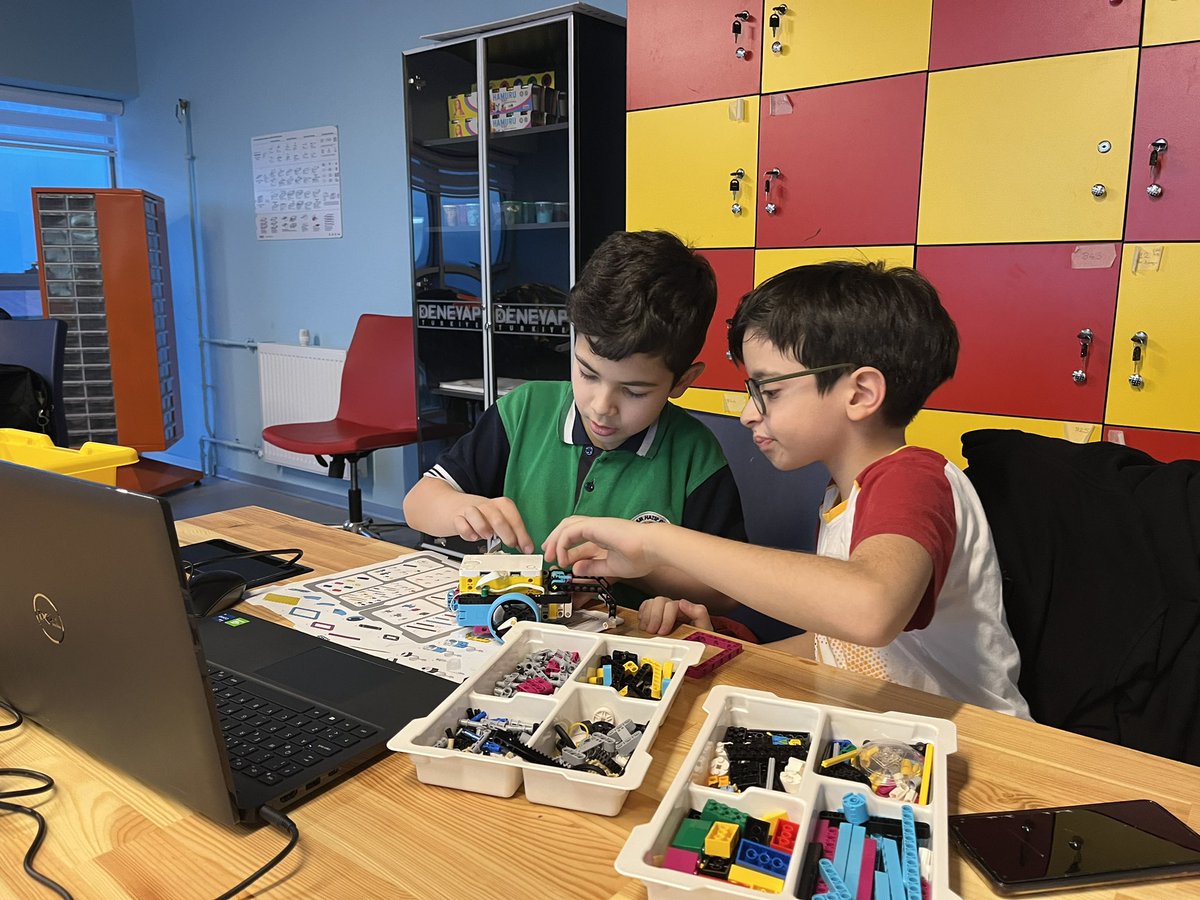 GSB_GiresunGM's tweet image. 📍Giresun Gençlik Merkezi
Meraklı, araştıran ve keşfeden gençlerle #RobotikKodlama Eğitimleri Merkezimizde devam ediyor.🧑🏻💻🤖
#İnovasyonAtölyesi