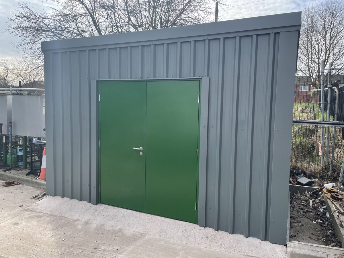 Did you know we worked with Litchfield Ambulance services lately building this Storage unit for them.

These can be used for many uses such as storage for pumps or compressors or just for general storage of all your important stuff!!

Buy Directly  ▶️  steelbuildmasters.co.uk/collections/sm…