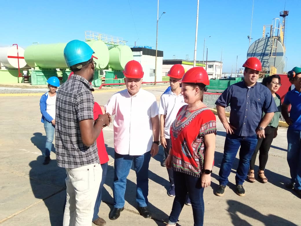 DrRobertoMOjeda's tweet photo. En la mañana los candidatos a diputados de @AsambleaCuba  del municipio #Cienfuegos recorrimos las instalaciones de la UBE Geysel en el territorio y sostuvimos intercambio con sus trabajadores, quienes cada día demuestran con sus resultados, que por #Cuba #MejorEsPosible https://t.co/H397u7pZ23