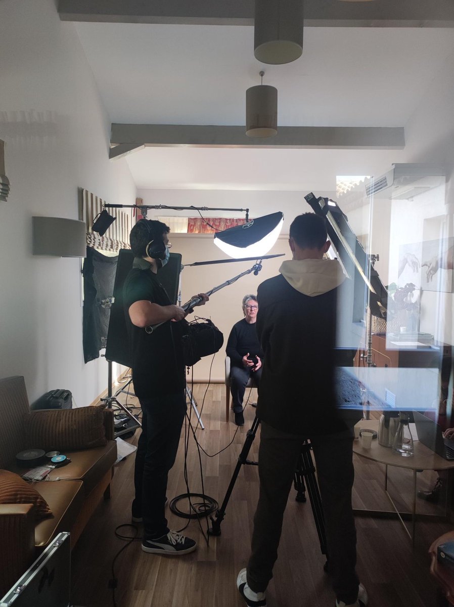 VallesRoch's tweet photo. A l'Agora, nous avons eu le plaisir d'accueillir l'équipe de journalistes venue interviewer deux membres de familles de résidants dans le cadre d'un reportage sur les aidants. Diffusion à venir prochainement. #lagora #vauvenargues #soinacoeur #avoscotes https://t.co/kvoXlgltww