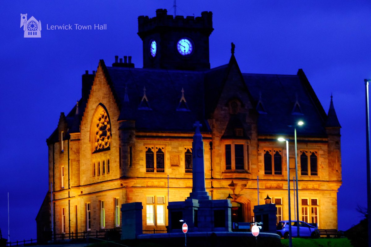 #LerwickTownHall is lit in the colours of the national flag of #Ukraine this evening to mark the first anniversary of the #UkraineWar 🇺🇦 #StandWithUkraine #Shetland shetland.gov.uk/news/article/2…