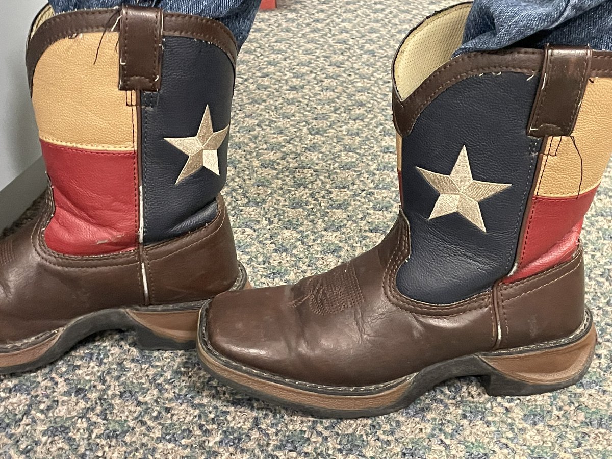 #HEY @CrosbyISD 👋🏼
Or - #HOWDY 🤠
To a lot of people it’s #GoTEXANDay but around here it’s just a normal Friday! 
#GoneCountry #LookAtThemBoots 
#BetterTogether