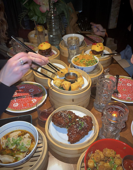 HarvardSquare's tweet image. A tropical getaway right in Harvard Square! Check out Wusong Road for Chinese-American bites and an unbelievable Tiki Bar!  

📸: @rubrryrum 
📸: @ladyfoxmags

#harvardsquare #cambma #bostonfoodies #bostoneats #foodies #wusongroad