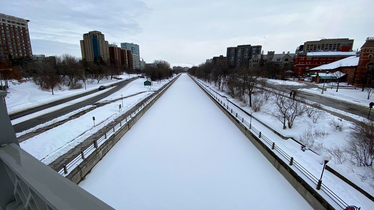 buntola's tweet photo. No skating on the Rideau Canal this year! #ottawa #ottnews https://t.co/GtrT1oepnX