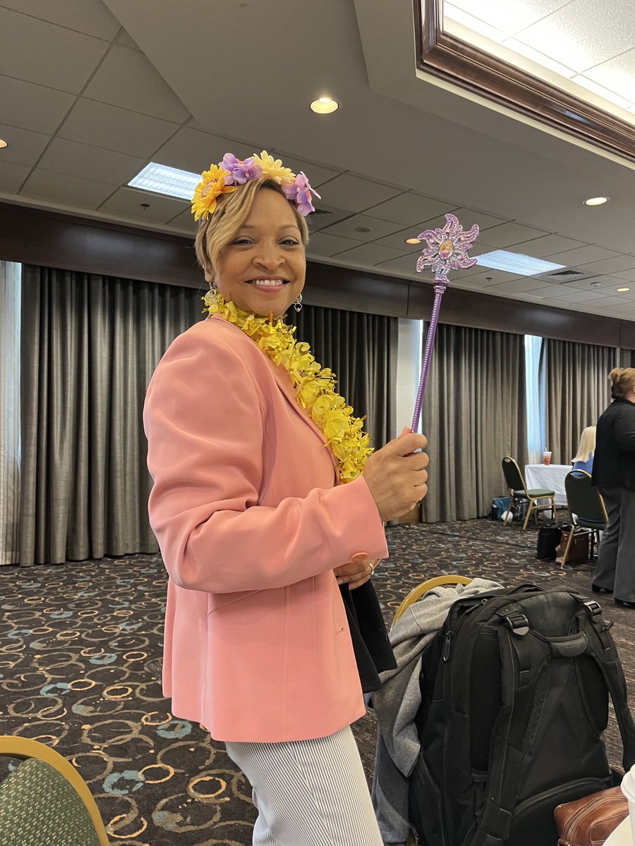 Suzanne Lujan tweet media